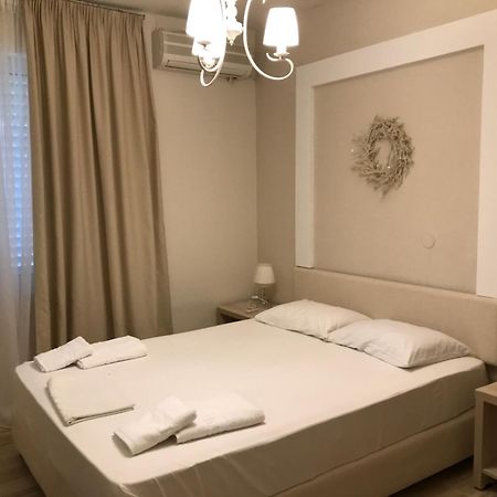 مولا كاليفا Leonidas Apartments And Suites المظهر الخارجي الصورة