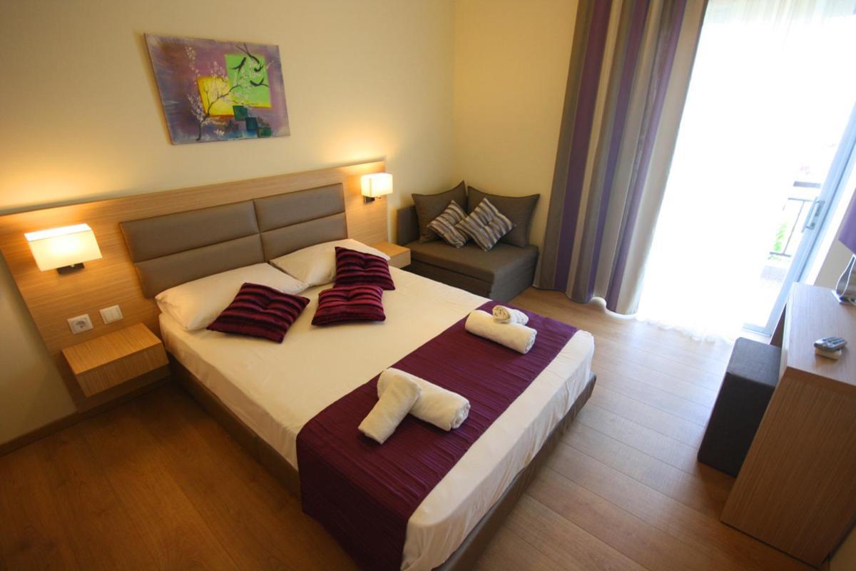 مولا كاليفا Leonidas Apartments And Suites المظهر الخارجي الصورة