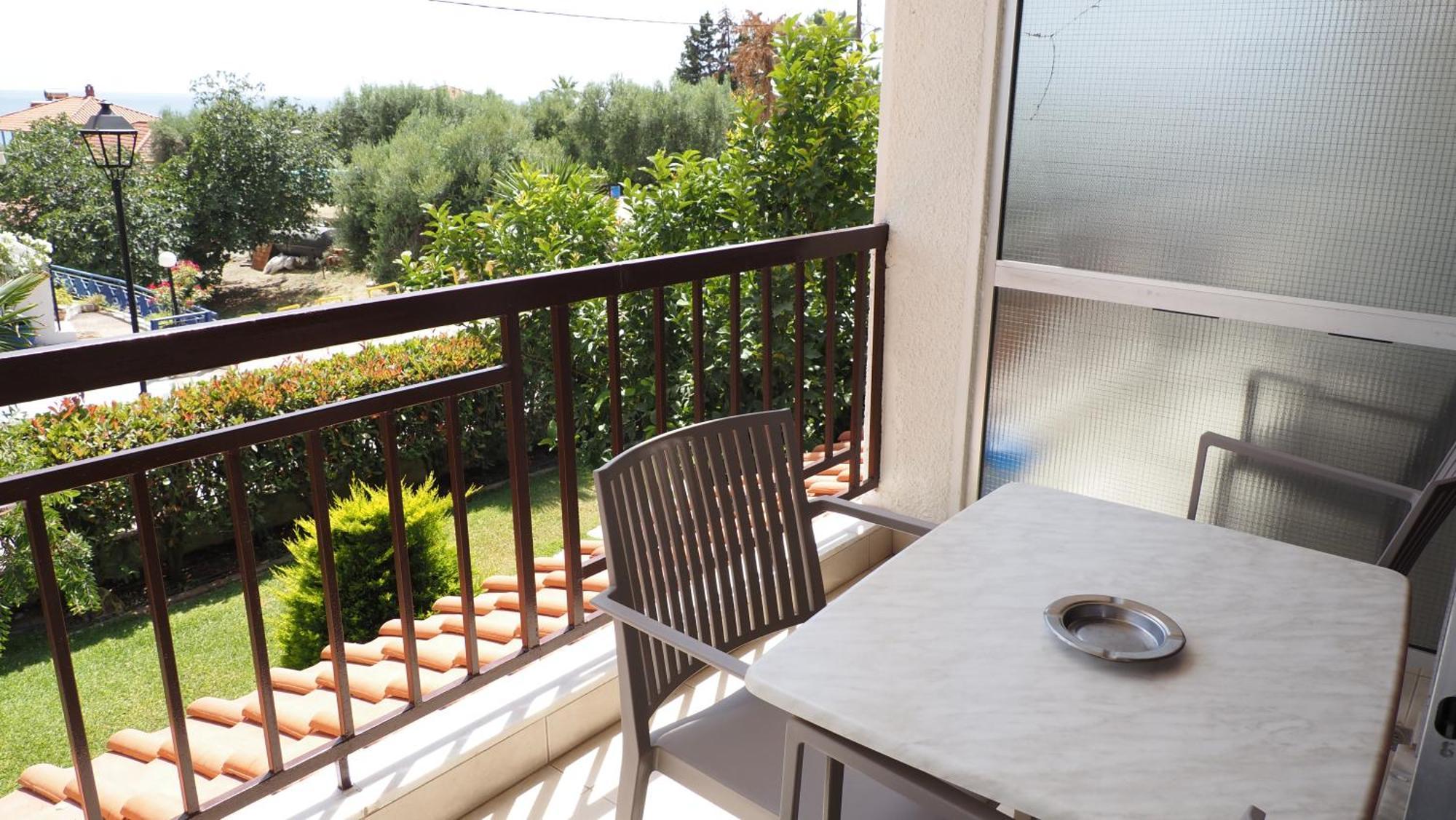مولا كاليفا Leonidas Apartments And Suites المظهر الخارجي الصورة