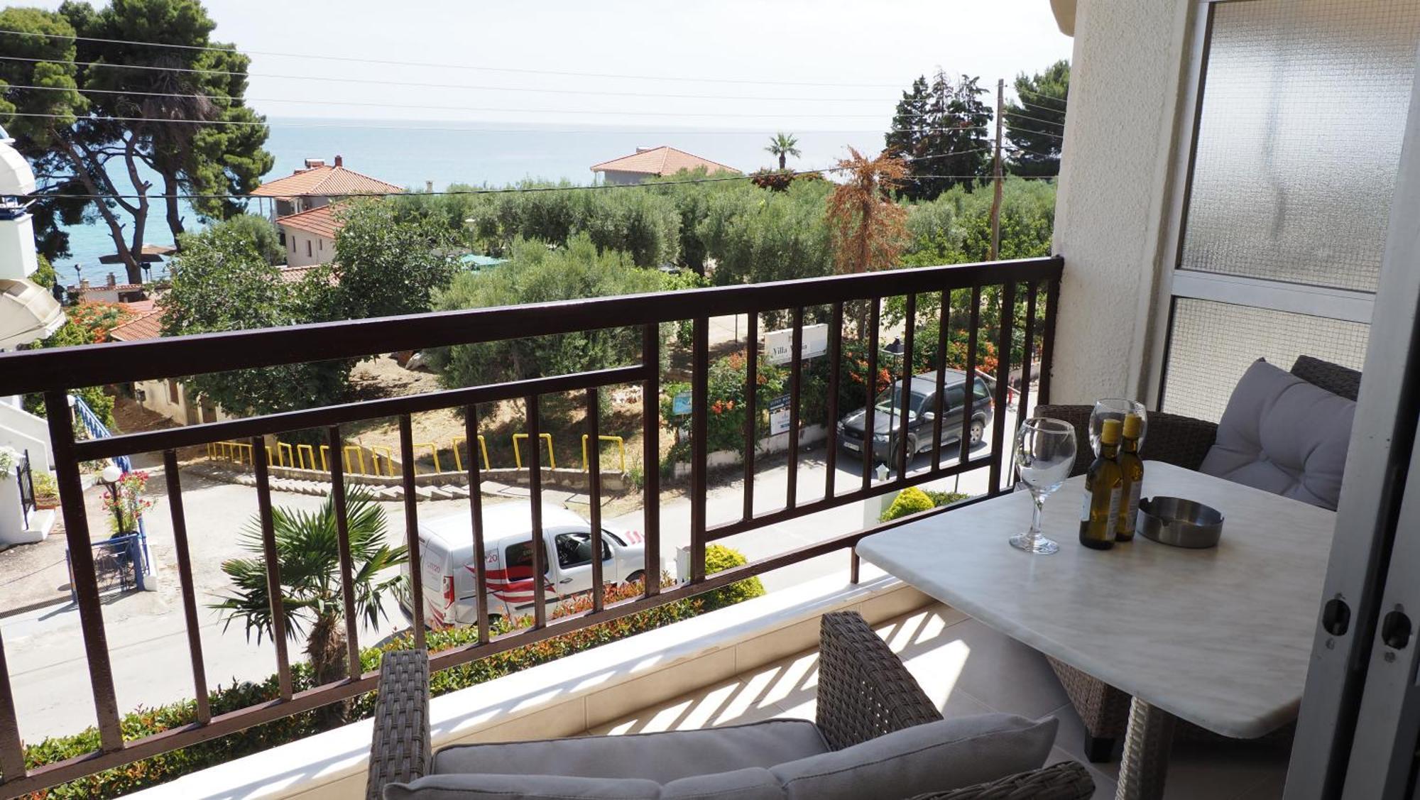 مولا كاليفا Leonidas Apartments And Suites المظهر الخارجي الصورة