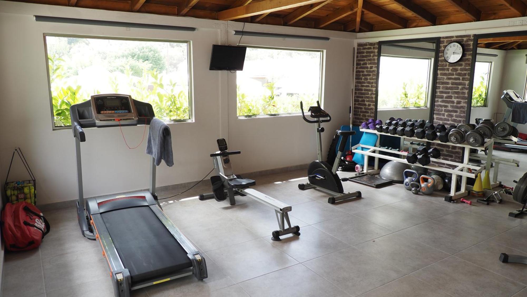 مولا كاليفا Leonidas Apartments And Suites المظهر الخارجي الصورة