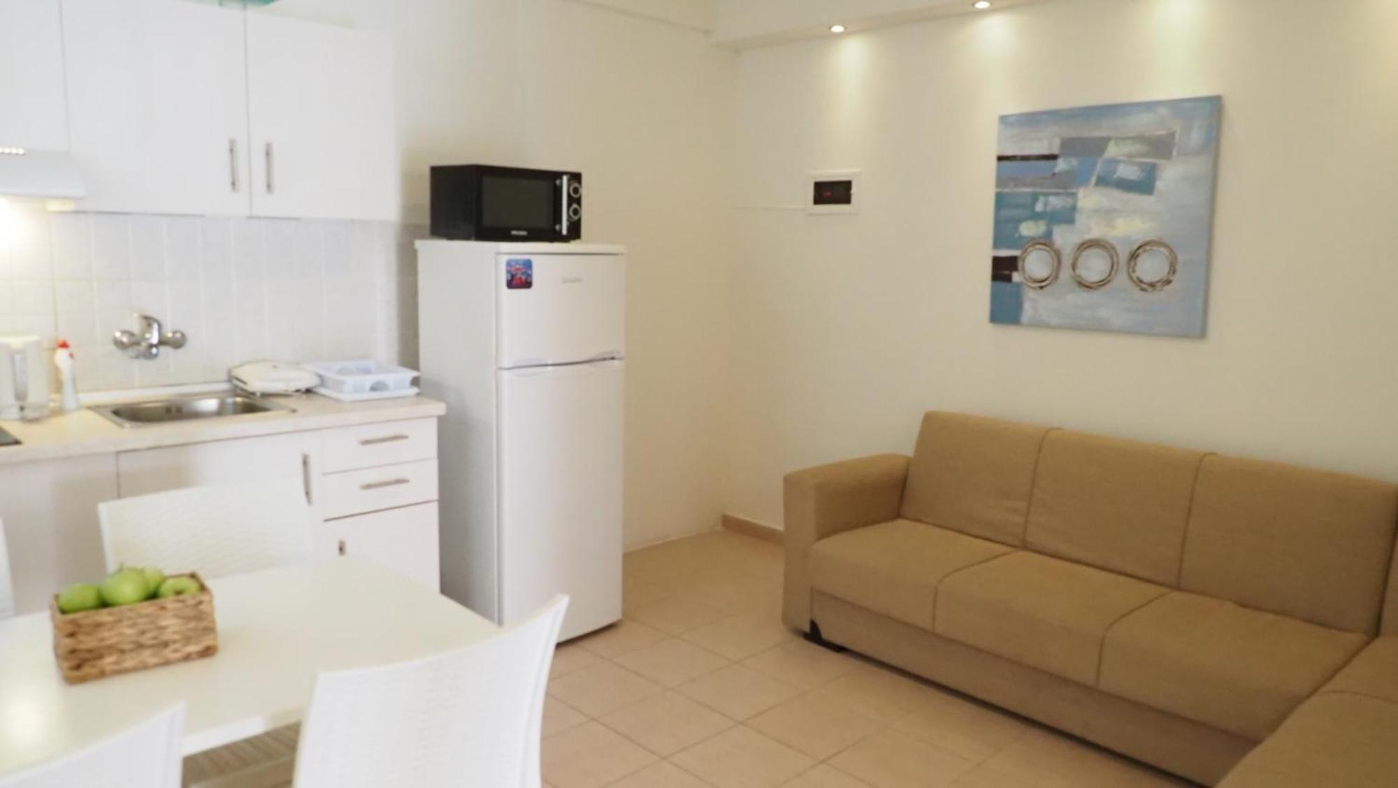 مولا كاليفا Leonidas Apartments And Suites المظهر الخارجي الصورة