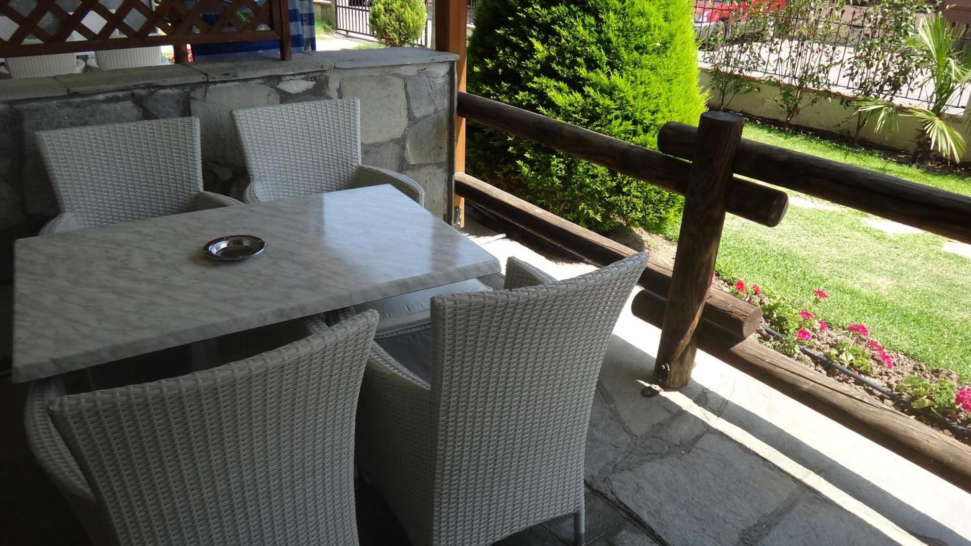 مولا كاليفا Leonidas Apartments And Suites المظهر الخارجي الصورة