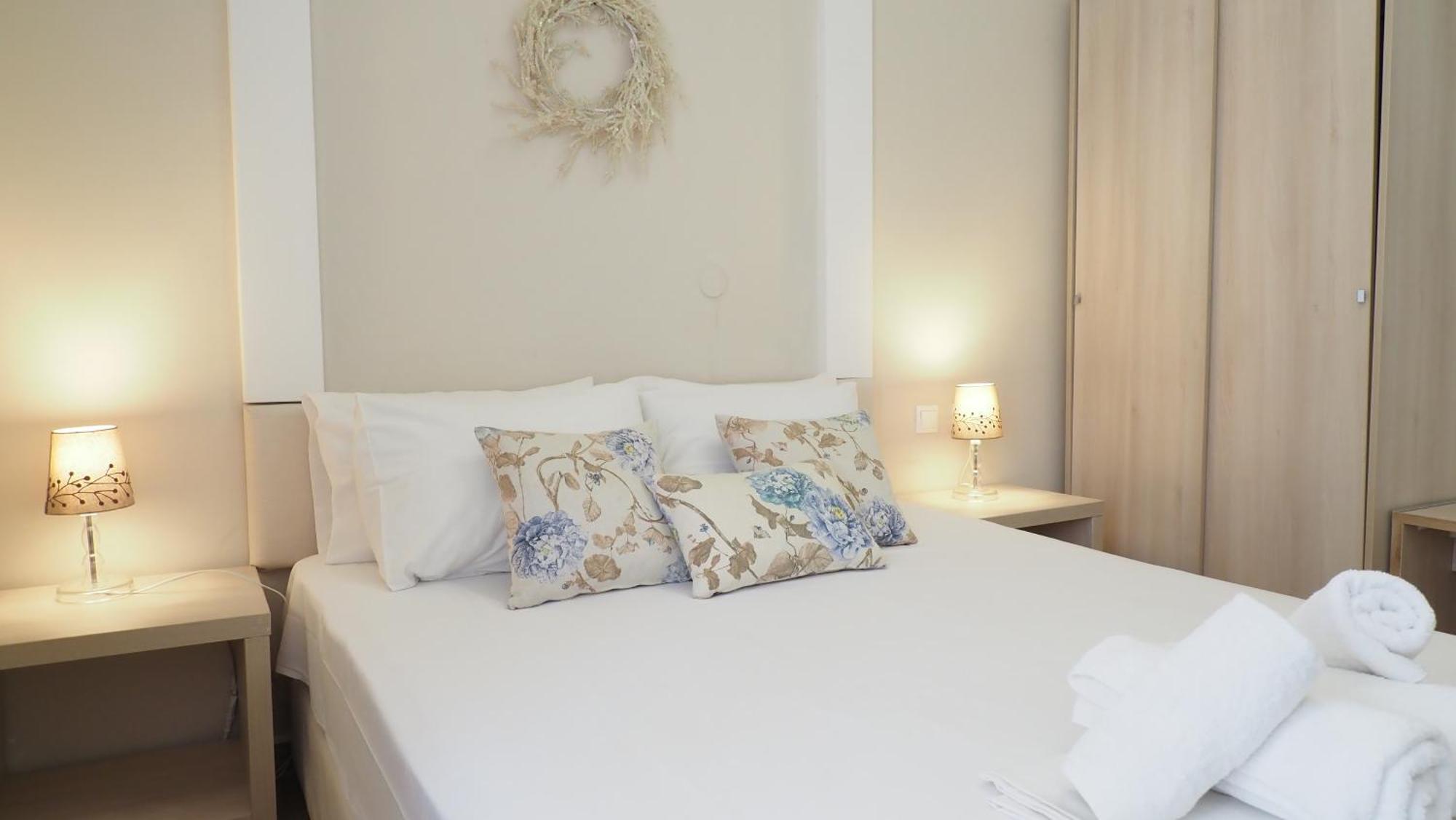 مولا كاليفا Leonidas Apartments And Suites المظهر الخارجي الصورة