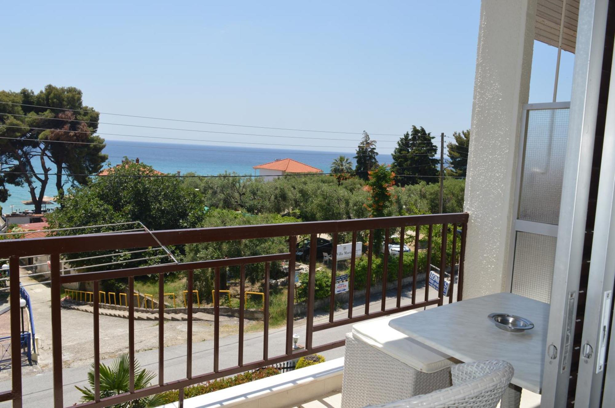 مولا كاليفا Leonidas Apartments And Suites المظهر الخارجي الصورة