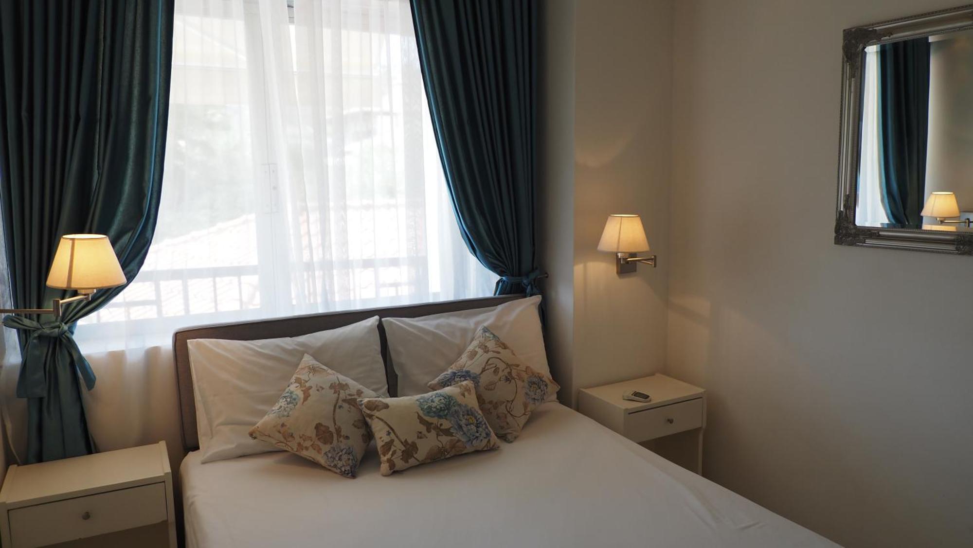 مولا كاليفا Leonidas Apartments And Suites المظهر الخارجي الصورة