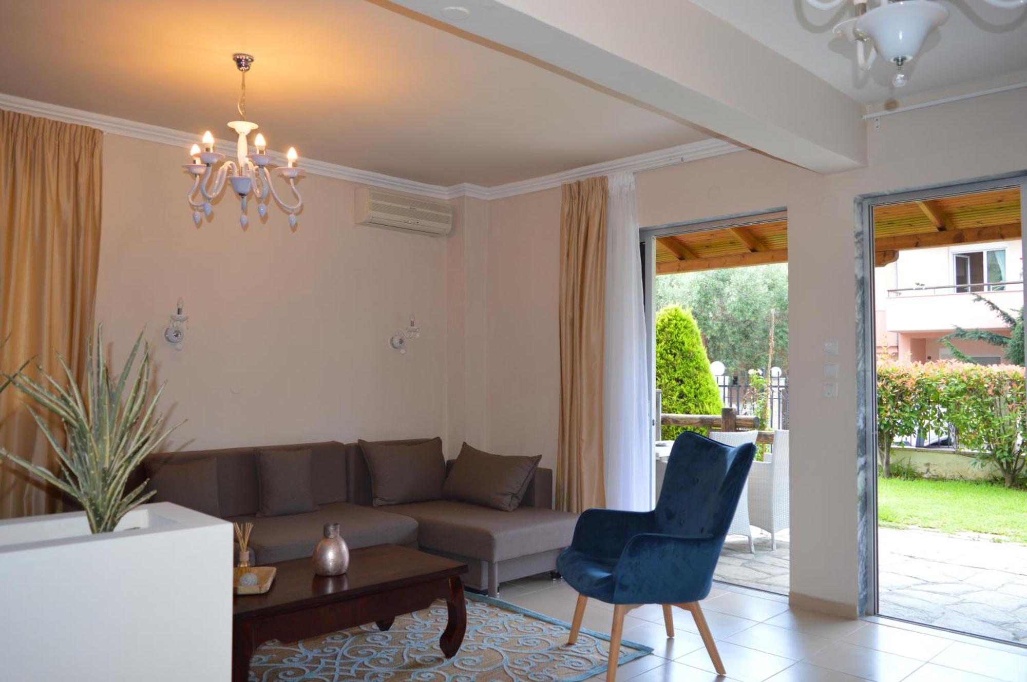 مولا كاليفا Leonidas Apartments And Suites المظهر الخارجي الصورة
