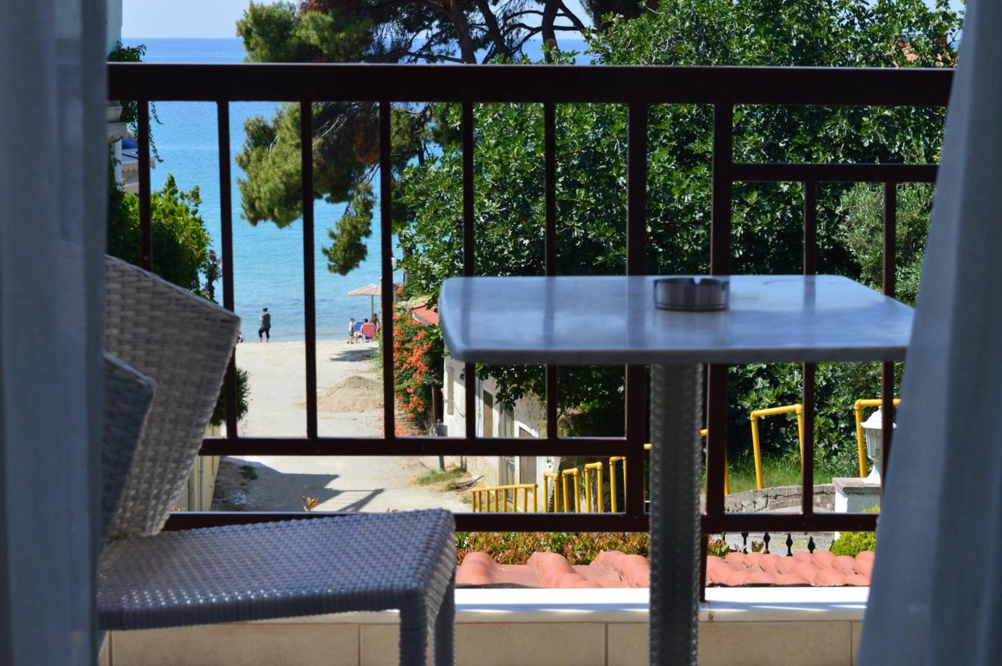 مولا كاليفا Leonidas Apartments And Suites المظهر الخارجي الصورة