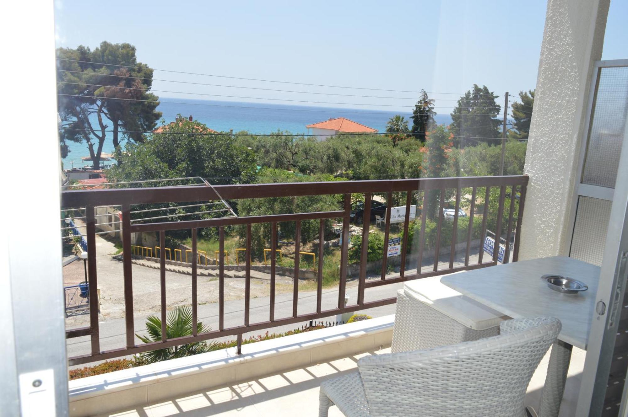 مولا كاليفا Leonidas Apartments And Suites المظهر الخارجي الصورة